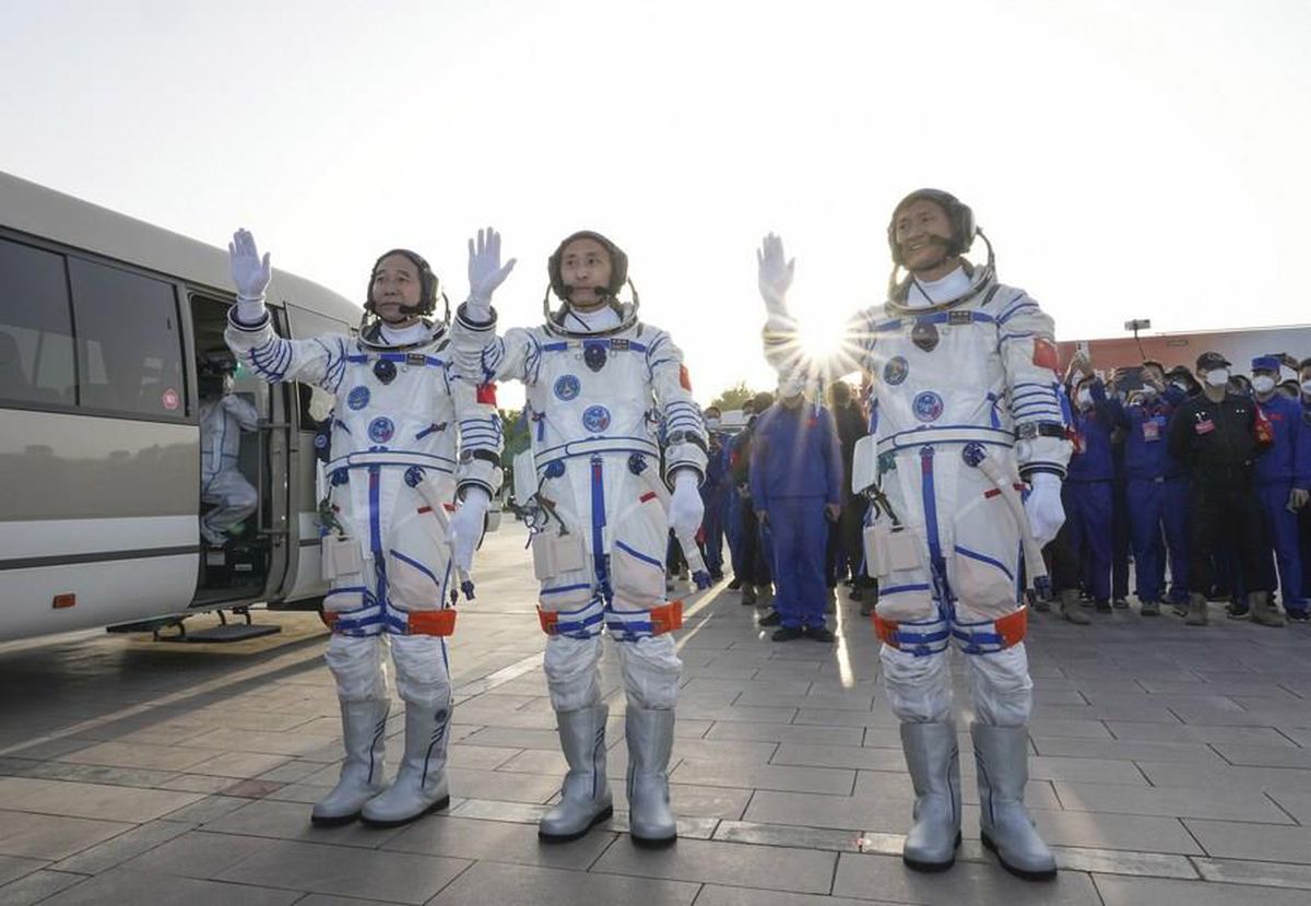 Çinli Astronotların Uğurlama Töreninden Kareler