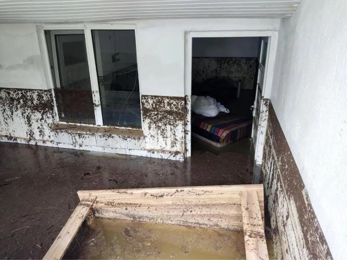 Denizli\'de Kuvvetli Yağış Dereleri Taşırdı, Yolları Göle Çevirdi