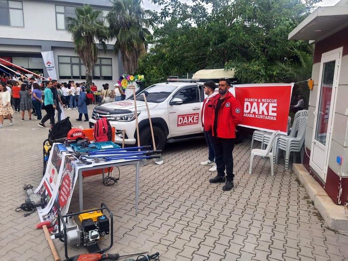 DAKE, depremzedelere yardım panayırında yer aldı
