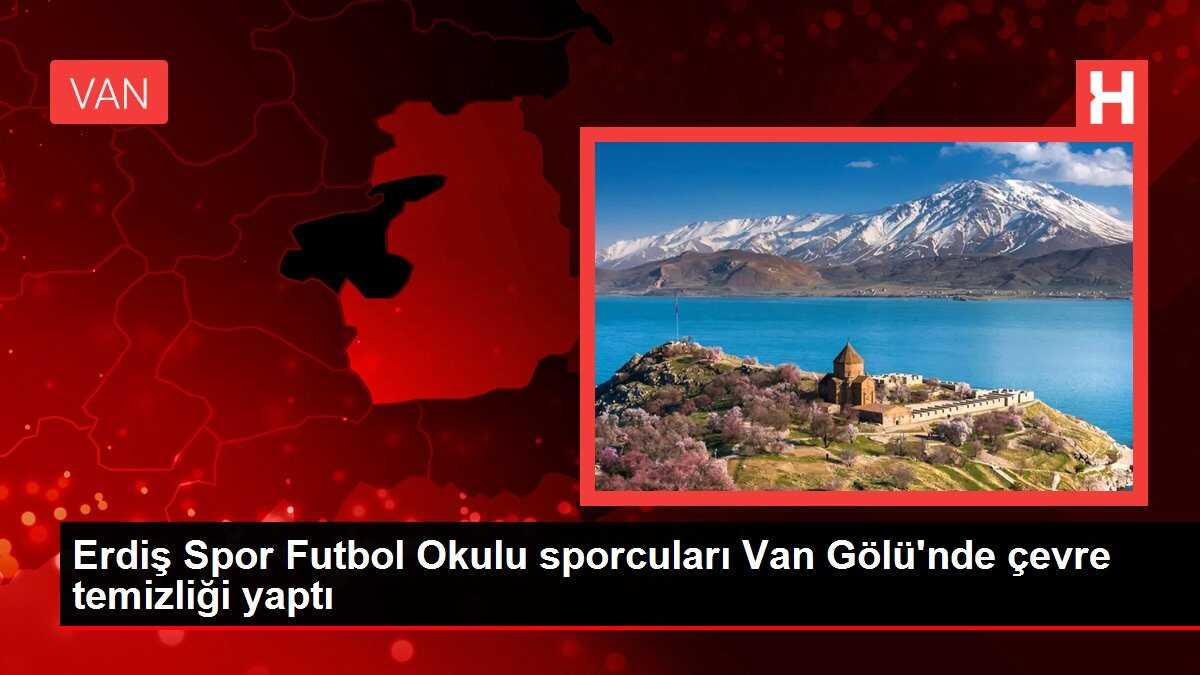 Erdiş Spor Futbol Okulu sporcuları Van Gölü'nde çevre temizliği yaptı