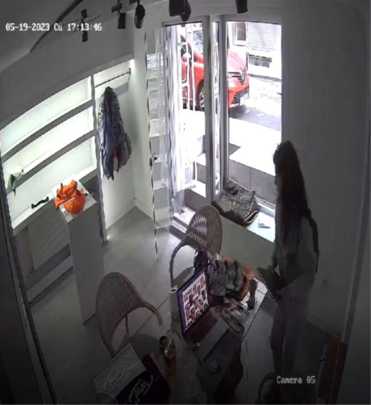 İstanbul\'da Bilgisayar Hırsızları Yakalandı