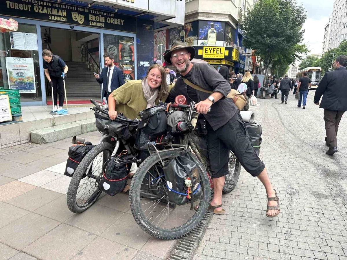 İngiliz çift bisikletleriyle Asya turunda Eskişehir\'i çok beğendi