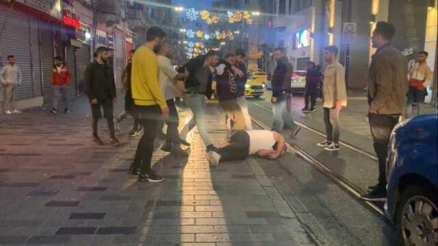 İstiklal Caddesi'nde Bayıltan Dayak