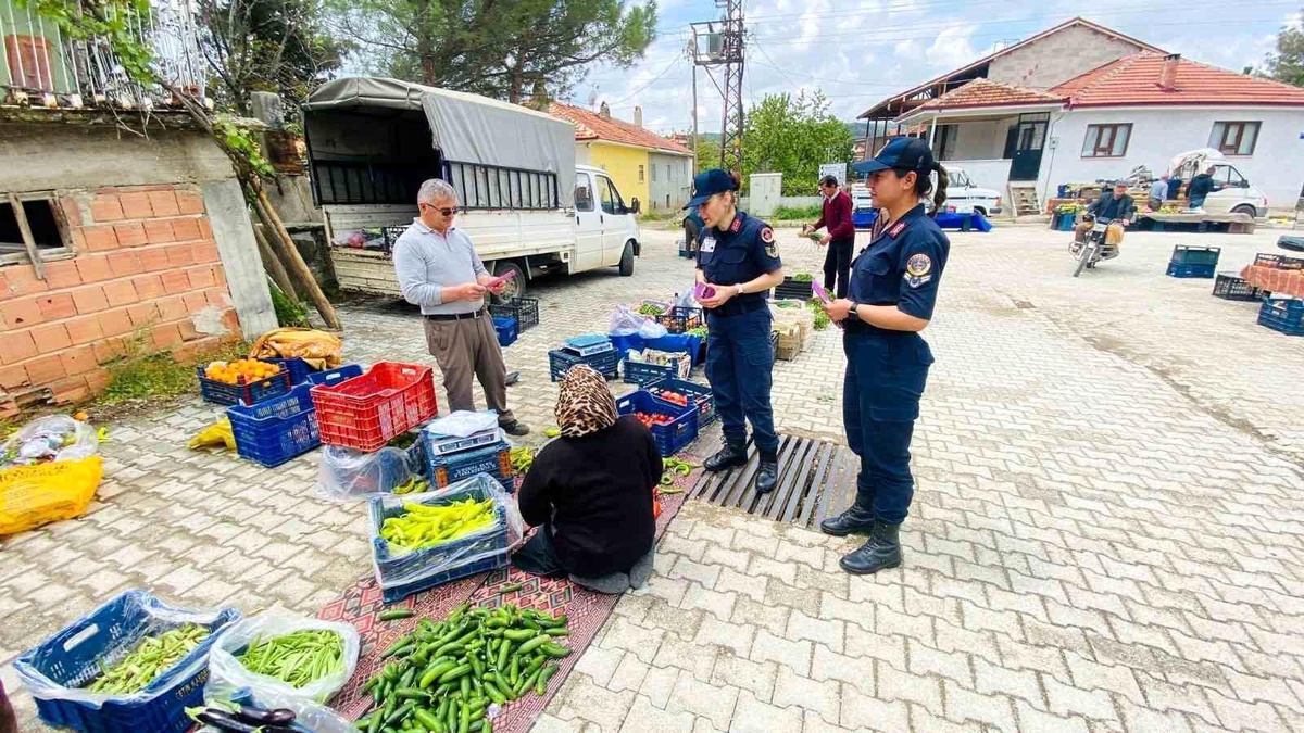 Burdur İl Jandarma Komutanlığı Aile İçi ve Kadına Yönelik Şiddetle Mücadele Eğitimi Veriyor