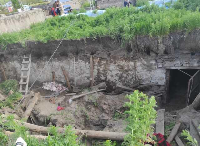 KARS'ta Ahır Çöktü: İki Kişi Hayatını Kaybetti