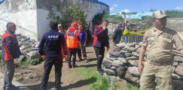 KARS'ta Ahır Çöktü: İki Kişi Hayatını Kaybetti