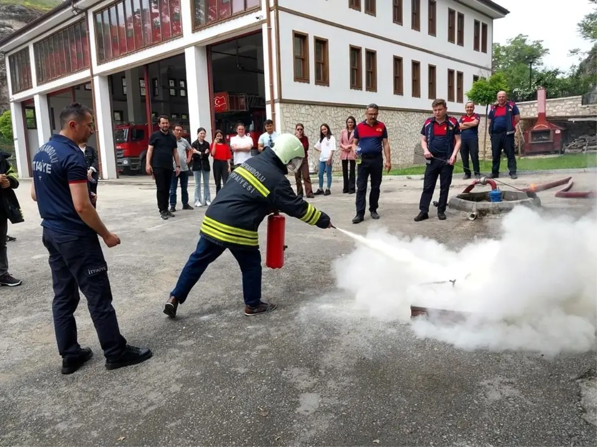 Safranbolu İtfaiye Müdürlüğü, Kurum ve Okullara Yangın Eğitimi Vermeye Devam Ediyor