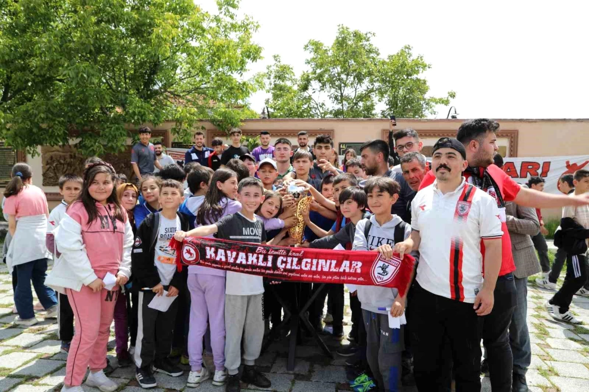 Samsunspor şampiyonluk kupasını Kavak\'ta taraftarıyla buluşturdu