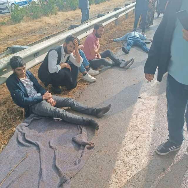 Tarım işçilerini taşıyan minibüs hafriyat kamyonu ile çarpıştı! 1 ölü, çok sayıda yaralı var