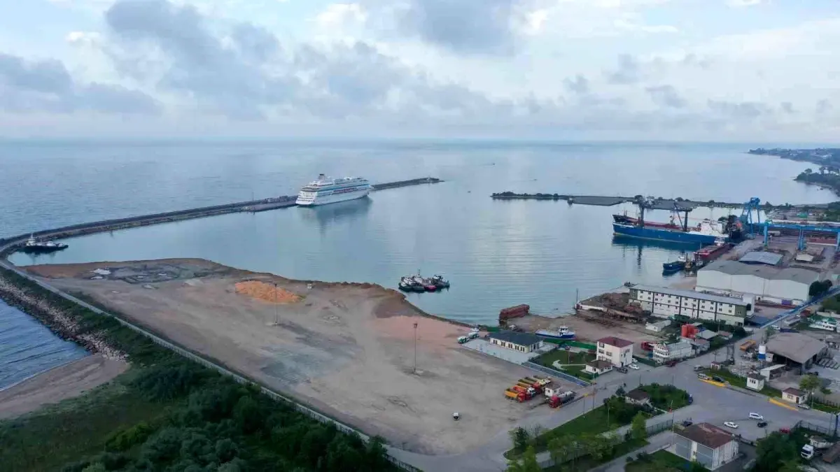 Ünye Limanı\'nda Rıhtım Sayısı Artıyor