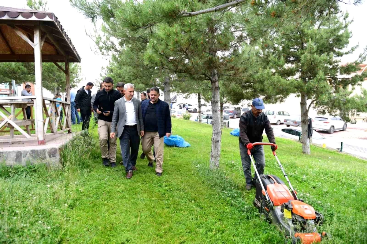 Yeşilyurt Belediye Başkanı Mehmet Çınar, Park ve Sosyal Alanların Düzenleme Çalışmalarını İnceledi