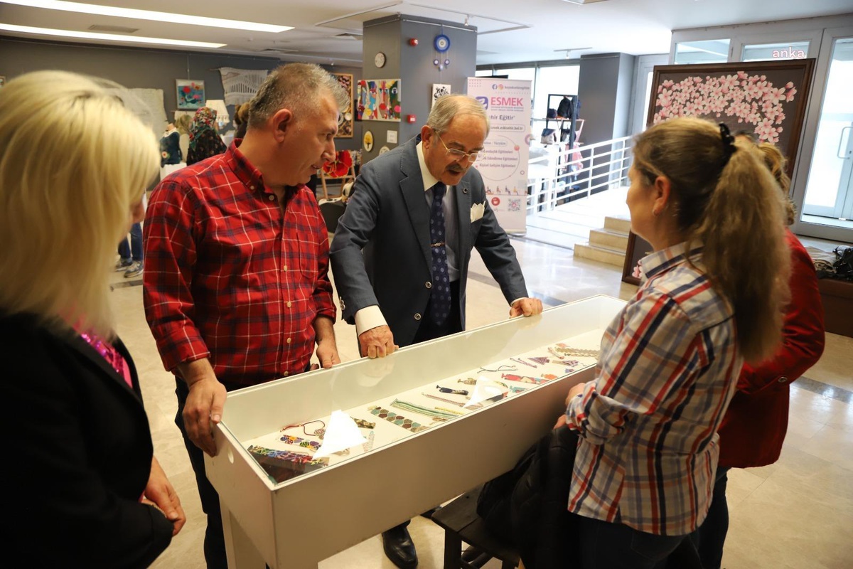 ESMEK Kursiyerlerinin Yansımalar Sergisi Büyük İlgi Görüyor