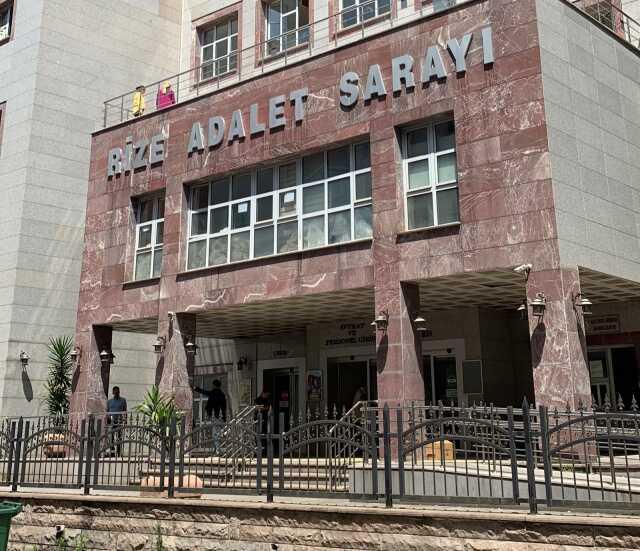 14 yaşındaki çocuk, annesini ölümle tehdit ettiğini öne sürdüğü babasını tabancayla öldürdü