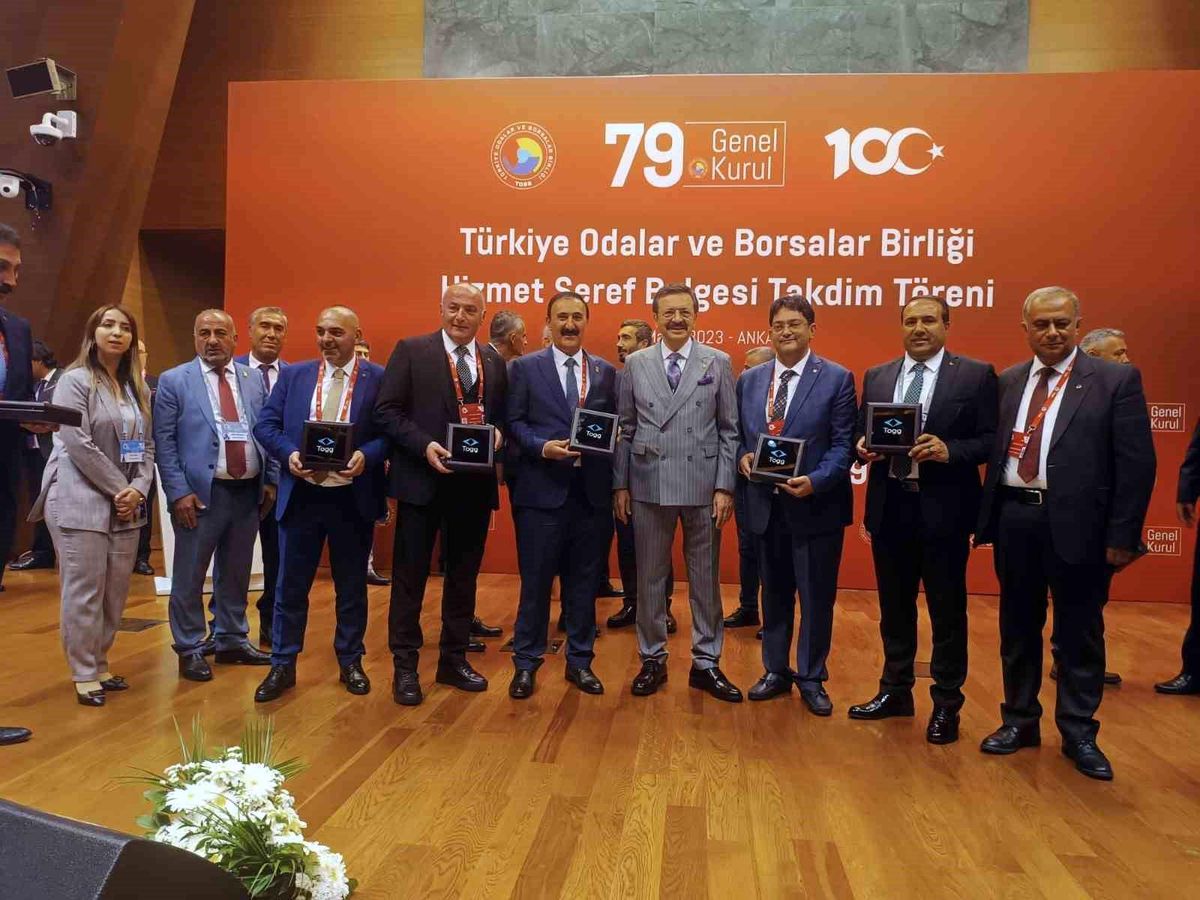 TOGG\'un ilk anahtarı Van Ticaret Borsası\'na teslim edildi