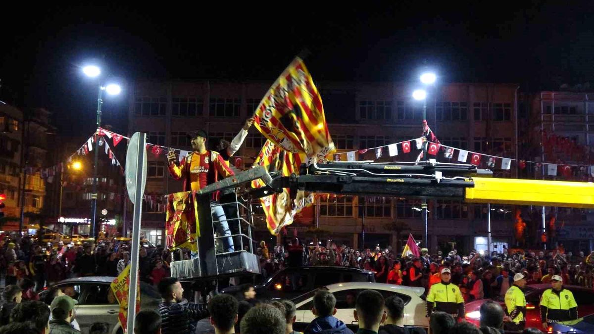Burdur\'da Şampiyonluk Kutlamaları Az Daha Faciaya Dönüşüyordu