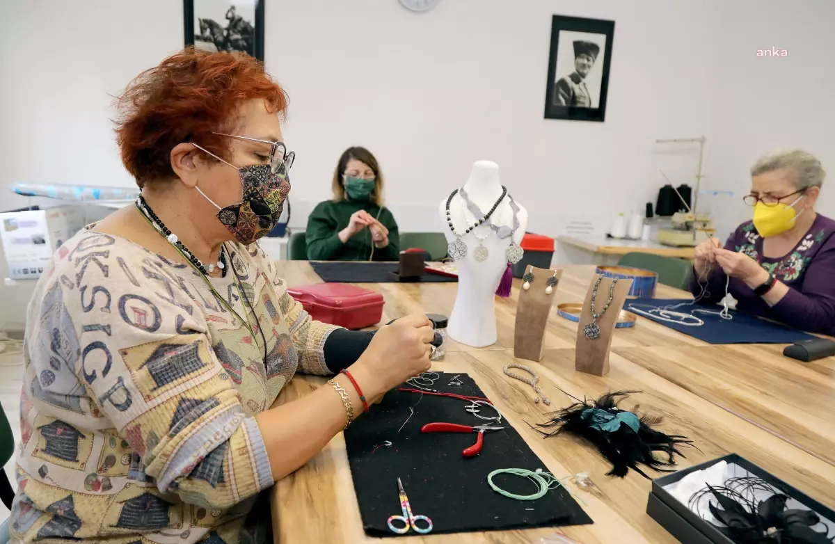 Çankaya Evleri Kursiyerleri Yıl Sonu Sergileri İçin Hazırlanıyor