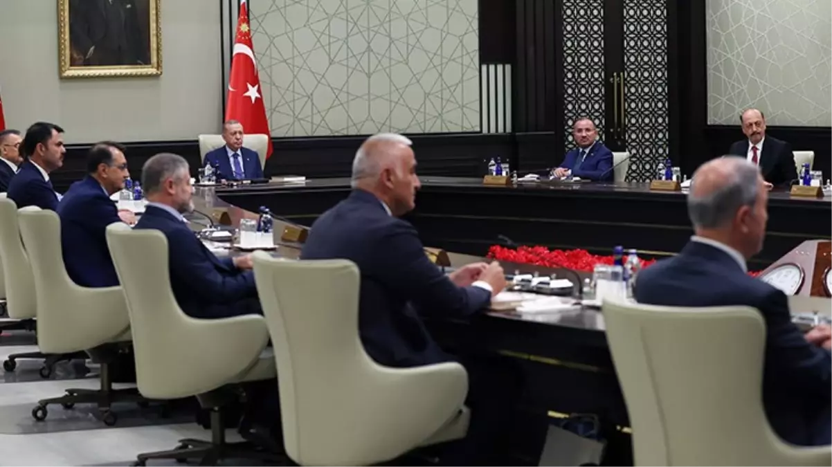 Cumhurbaşkanı Erdoğan, mevcut bakanlarla son kabine toplantısını gerçekleştirdi