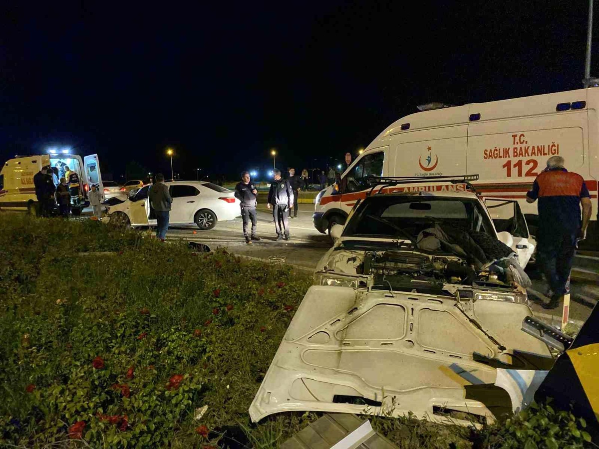 Erzincan\'da trafik kazası: 7 yaralı