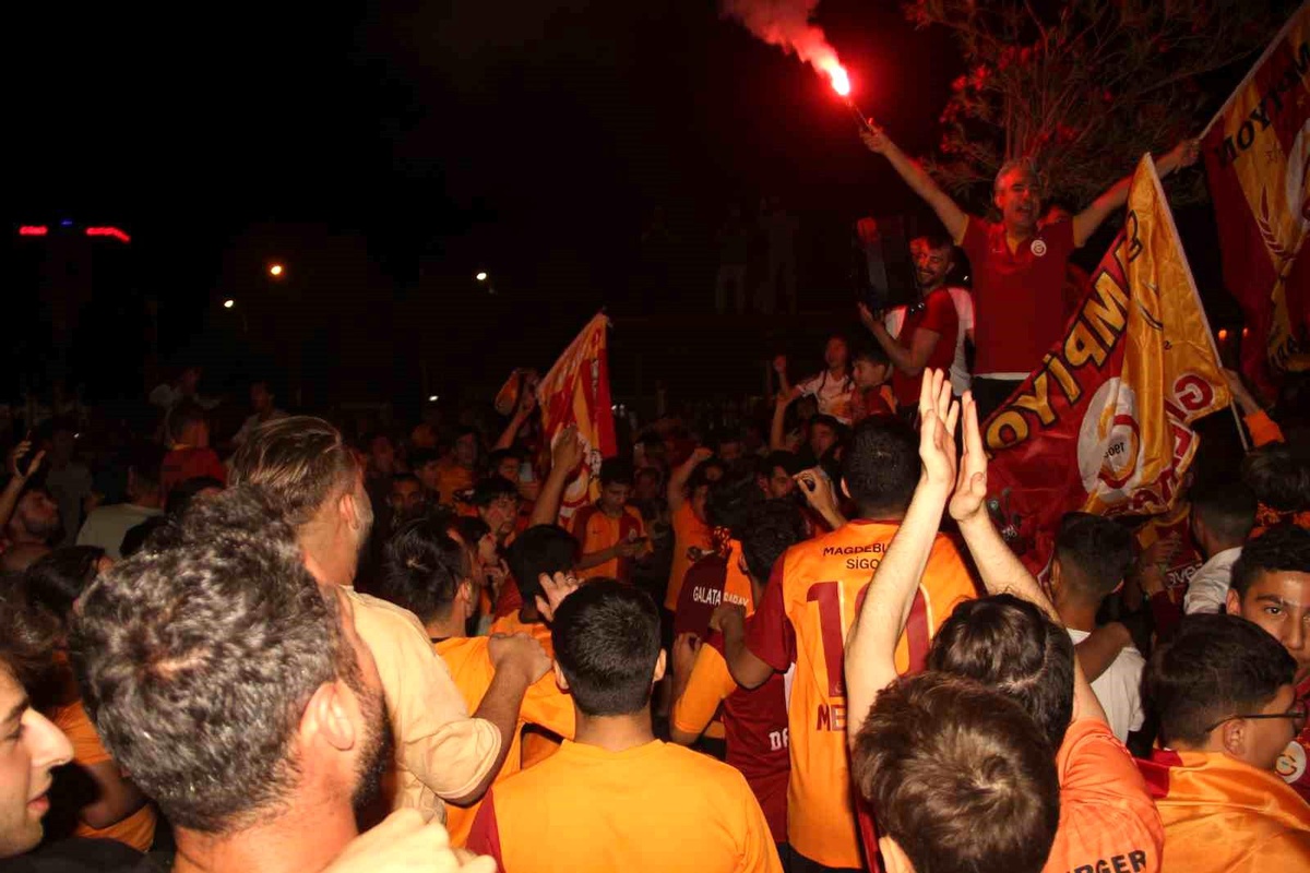 Galatasaray\'ın şampiyonluğu Şanlıurfalıları sokağa döktü
