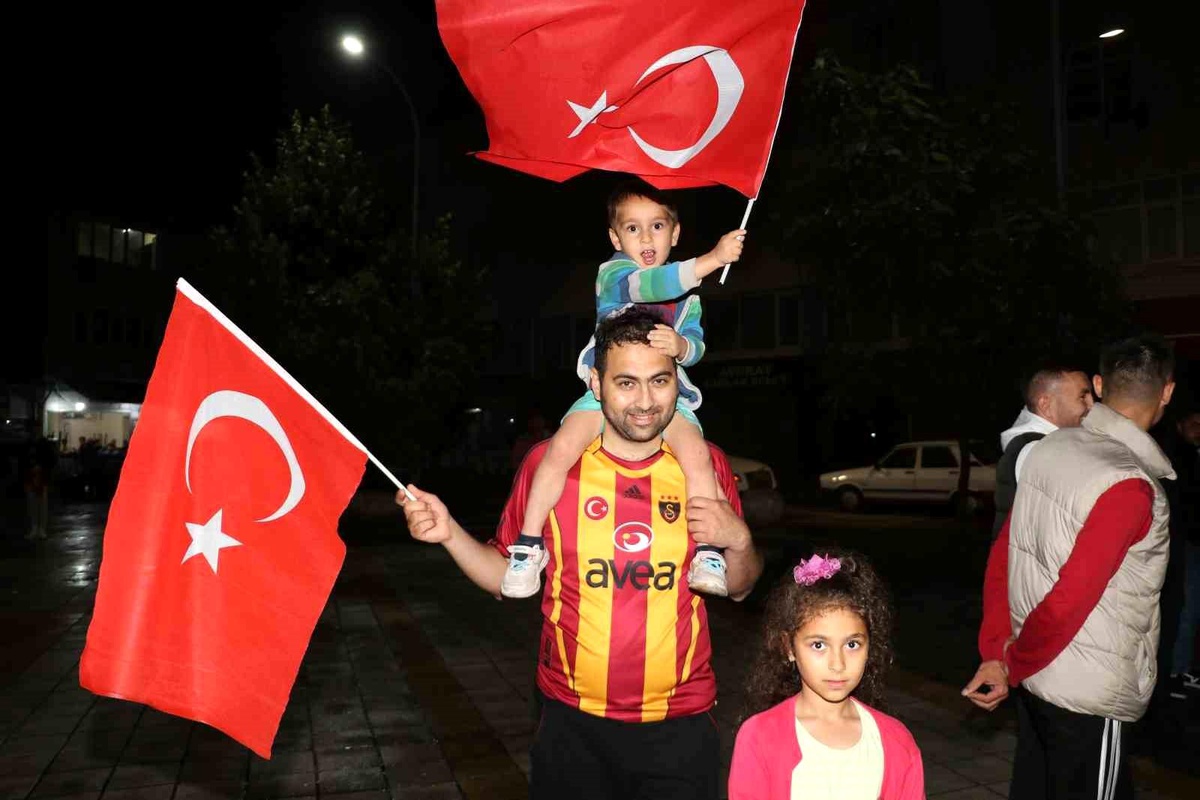 Galatasaray\'ın şampiyonluğu Taşova\'da coşkuyla kutlandı