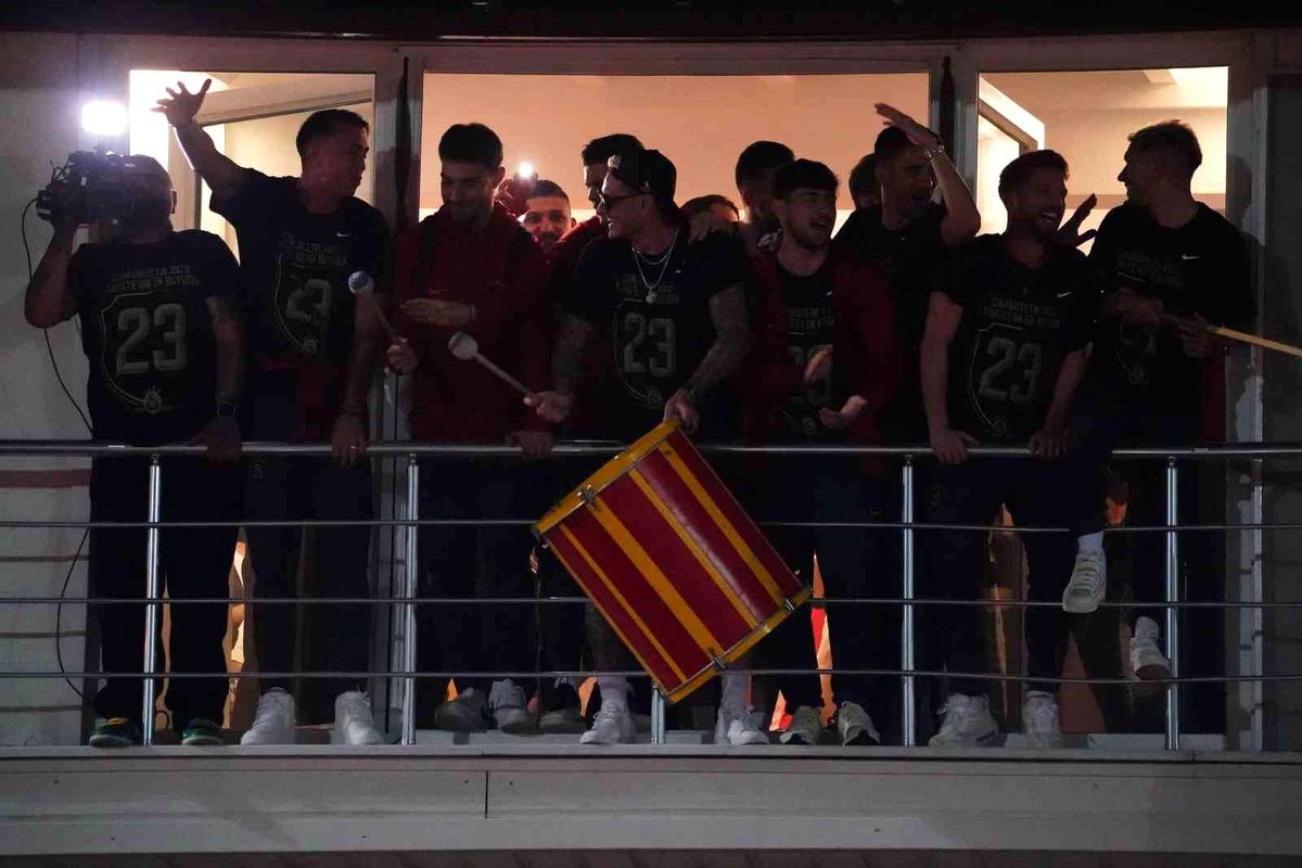 Galatasaray Şampiyonluğu Taraftarlarla Kutladı