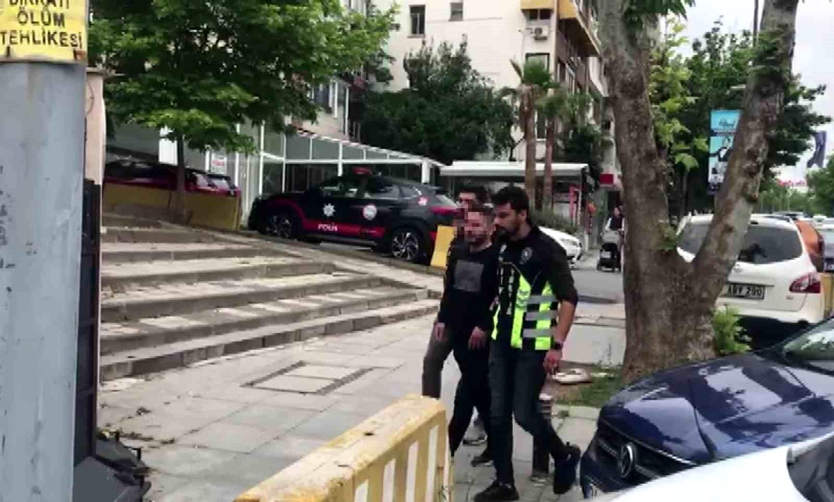 Kadıköy\'de kiralık otomobille makas atan sürücüye cezai işlem