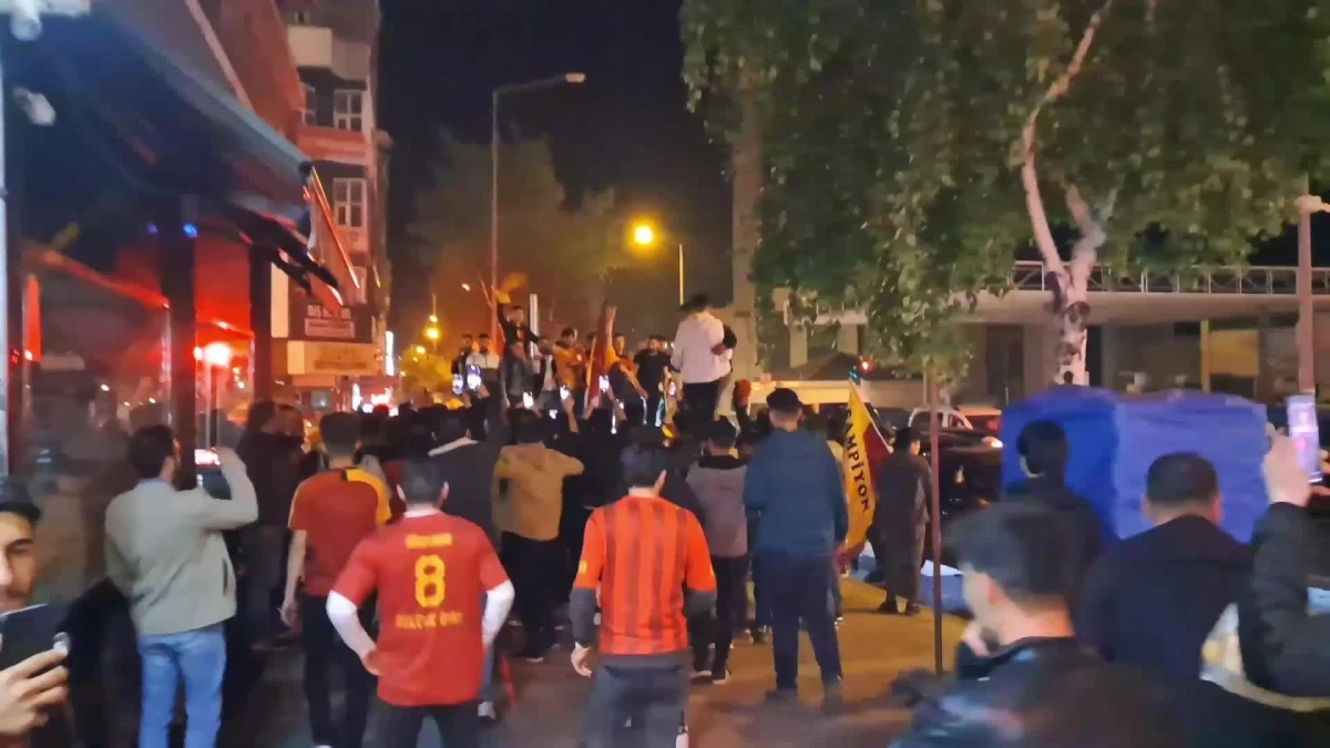 Kars\'ta Galatasaray\'ın Şampiyonluk Coşkusu Yaşandı