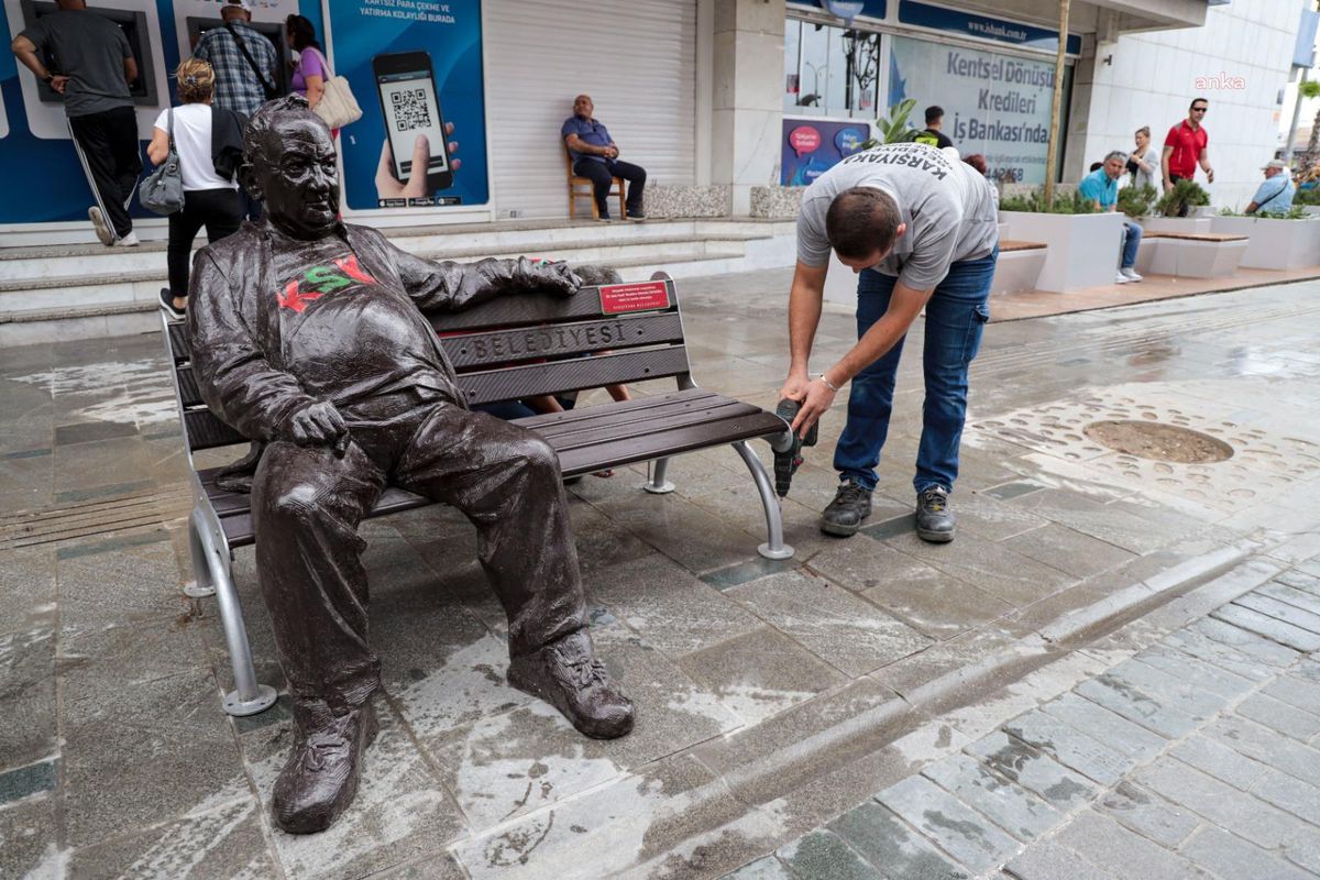 Karşıyaka Belediyesi, Bir Baba Hindi Heykelini Yeniden Eski Yerine Koydu