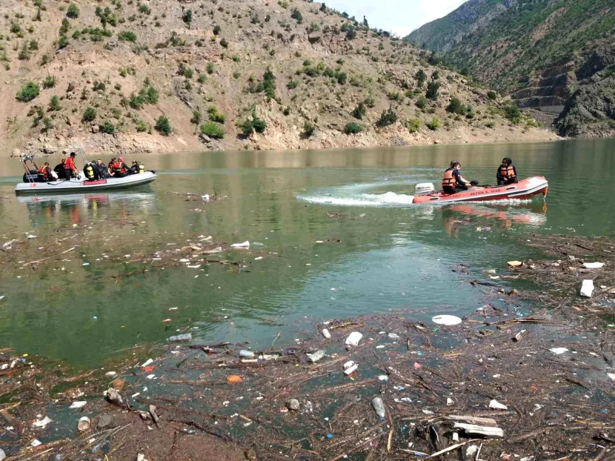 Artvin\'de kaybolan kamyonet sürücüsü için arama çalışmaları 9 gündür devam ediyor