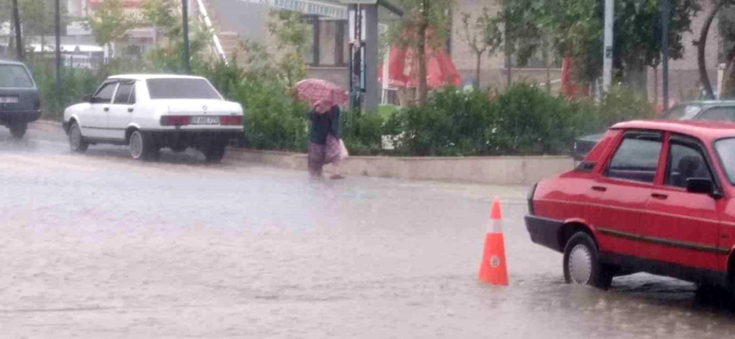 Aydın\'da sel felaketi sonrası yeniden başlayan şiddetli yağışlar vatandaşları tedirgin ediyor