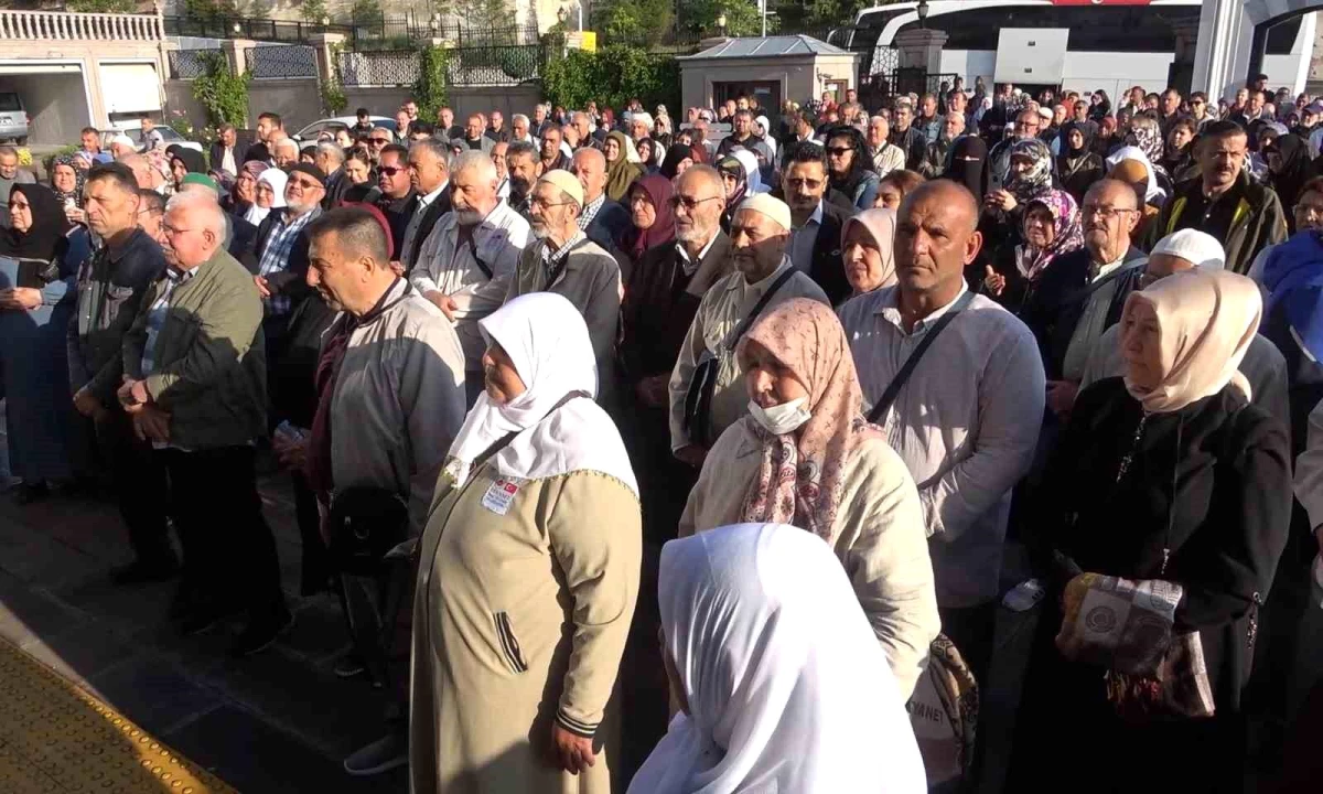 Kırıkkale\'den 150 Hacı Adayı Kutsal Topraklara Uğurlandı