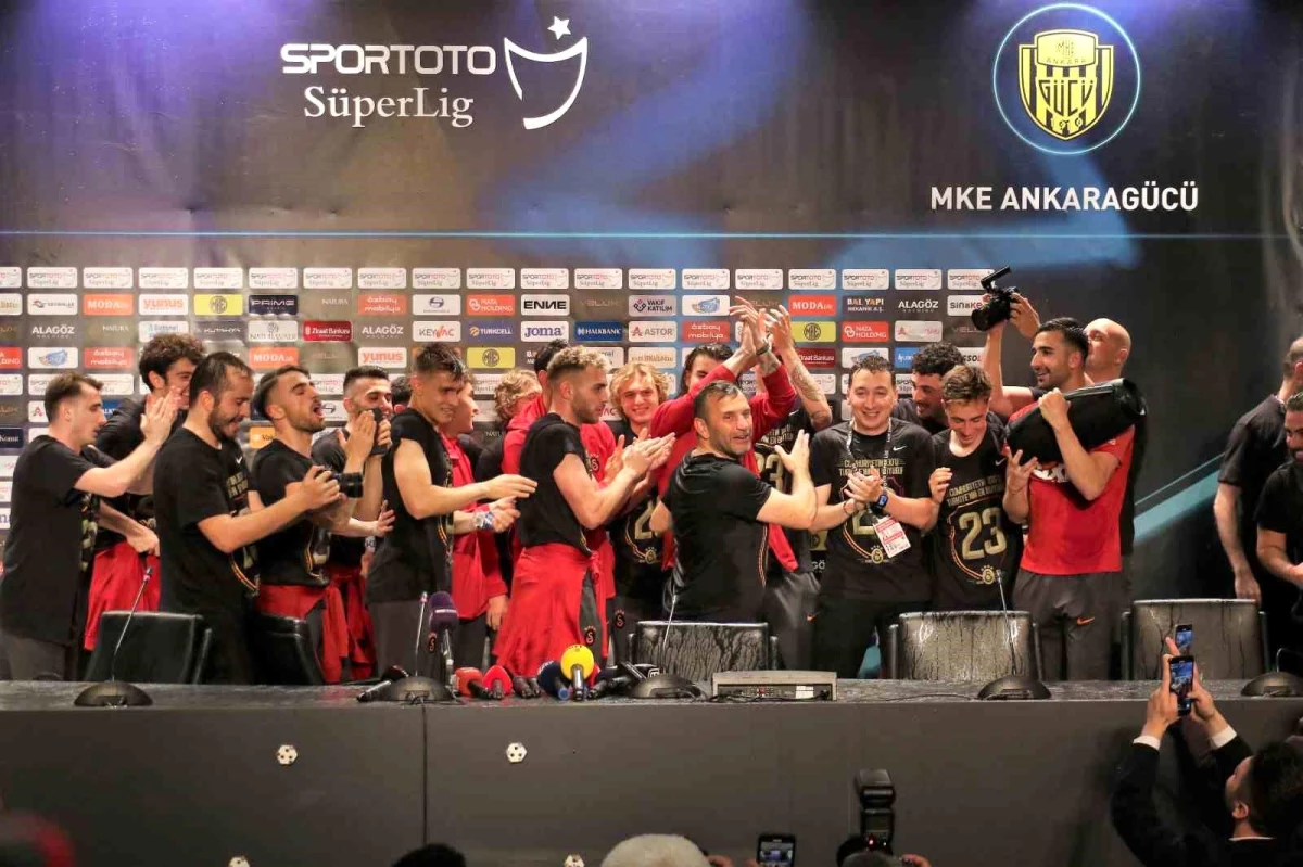Galatasaray, Ankaragücü\'nü yenerek şampiyonluğunu ilan etti