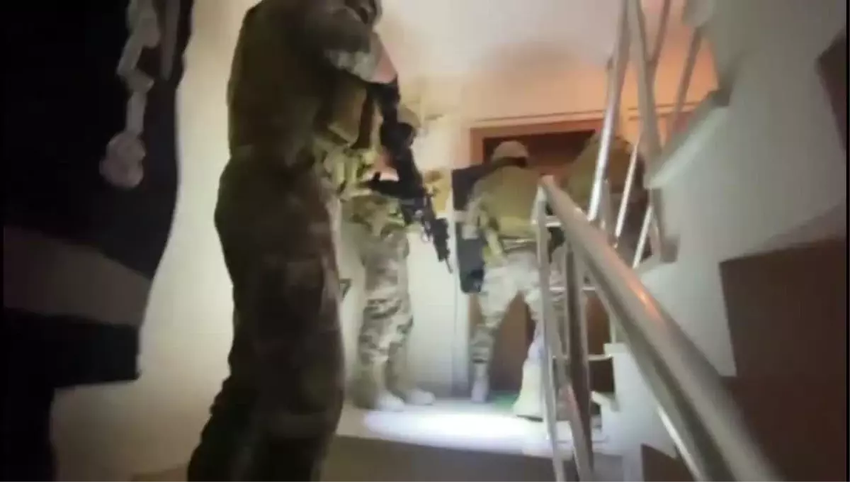 Ünlülerin de aralarında bulunduğu 12 kişiye sahte mahkeme kararı satarak erişim engeli getirdiler