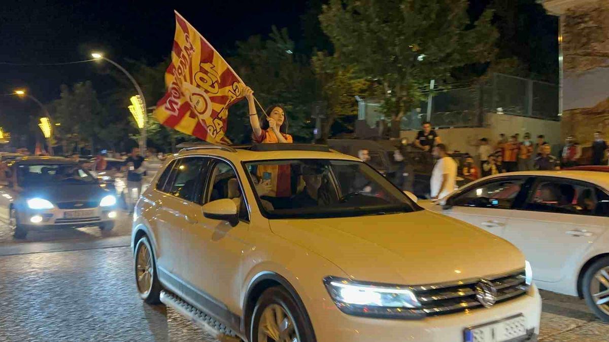 Siverek\'te Galatasaray şampiyonluk kutlamasında kavga çıktı