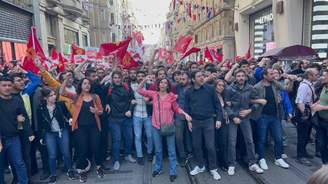 Taksim'de Gezi eylemlerinin yıl dönümü için toplanan gruba polis müdahale etti