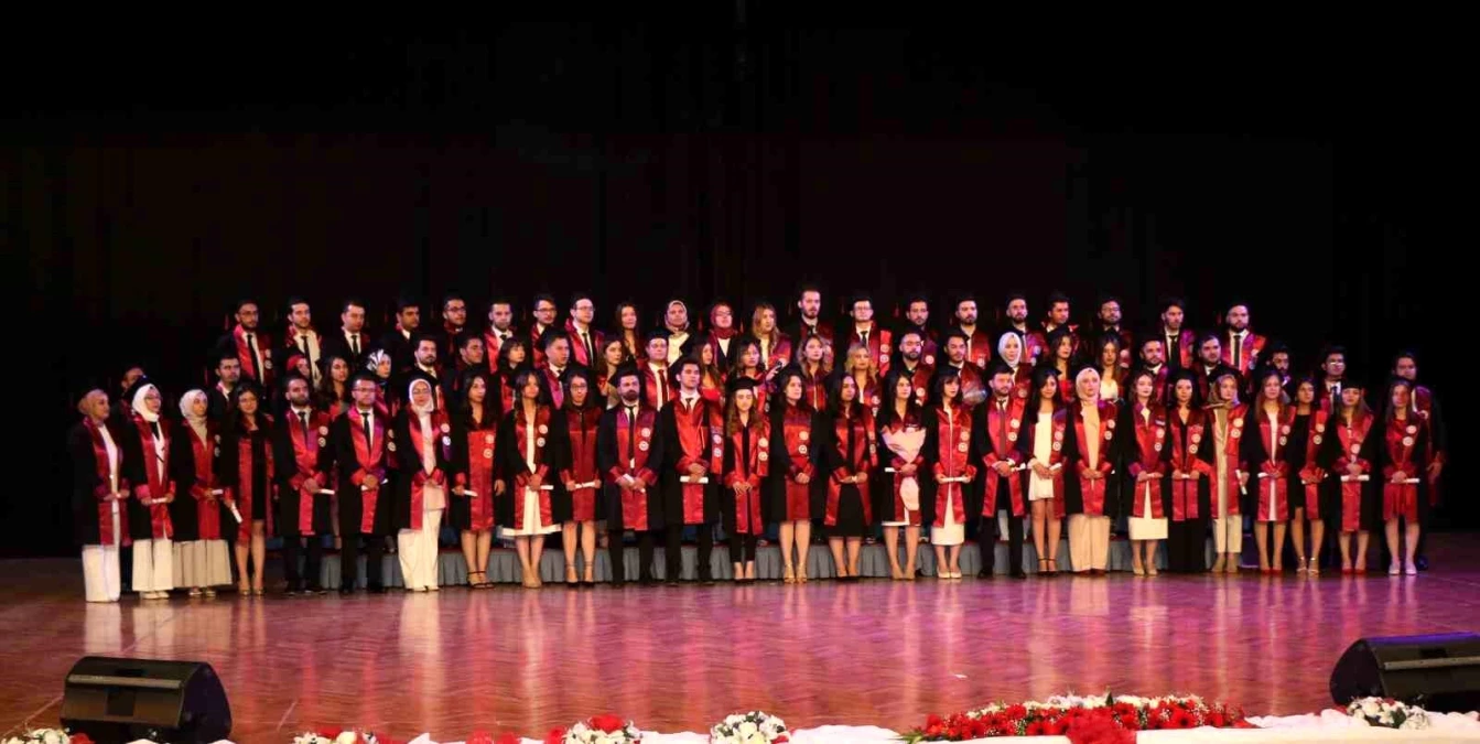 Erzincan Binali Yıldırım Üniversitesi Tıp Fakültesi Mezuniyet Töreni Düzenlendi