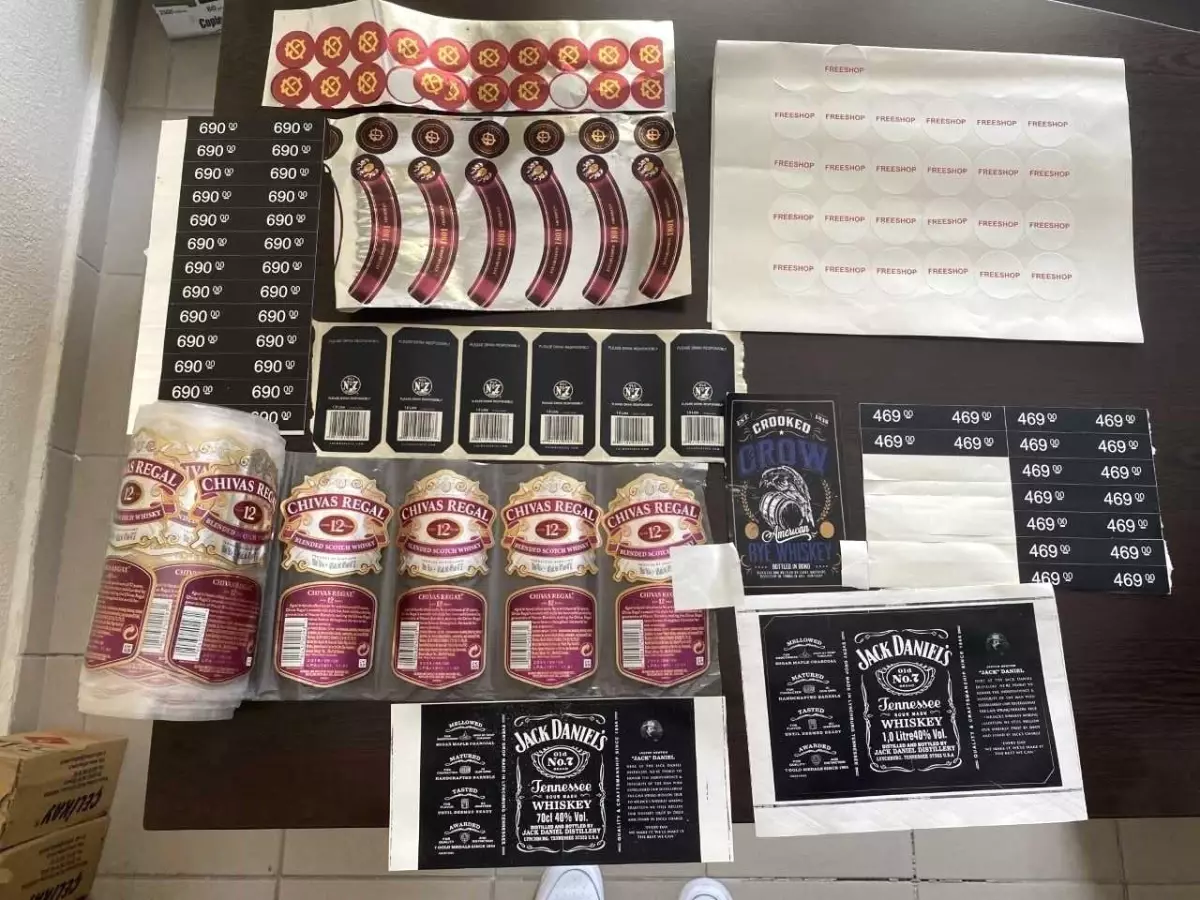 Denizli\'de Sahte Alkol Operasyonu: 519 Şişe Kaçak İçki Ele Geçirildi