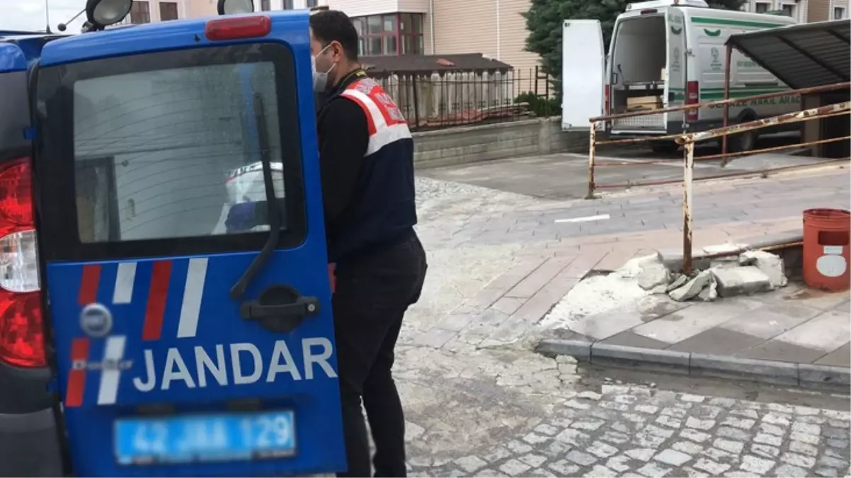 Yol kenarında naylona sarılıp yakılmış 2 ceset bulundu