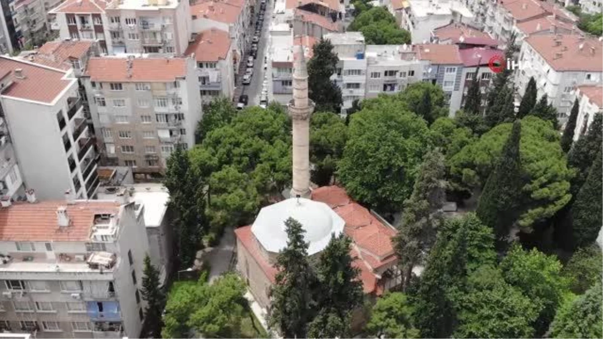 500 yıllık caminin yıpranan minaresi korkutuyor