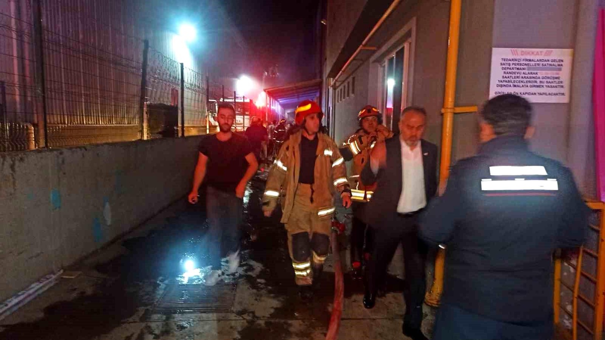 Bursa\'da Kauçuk Fabrikasında Büyük Yangın