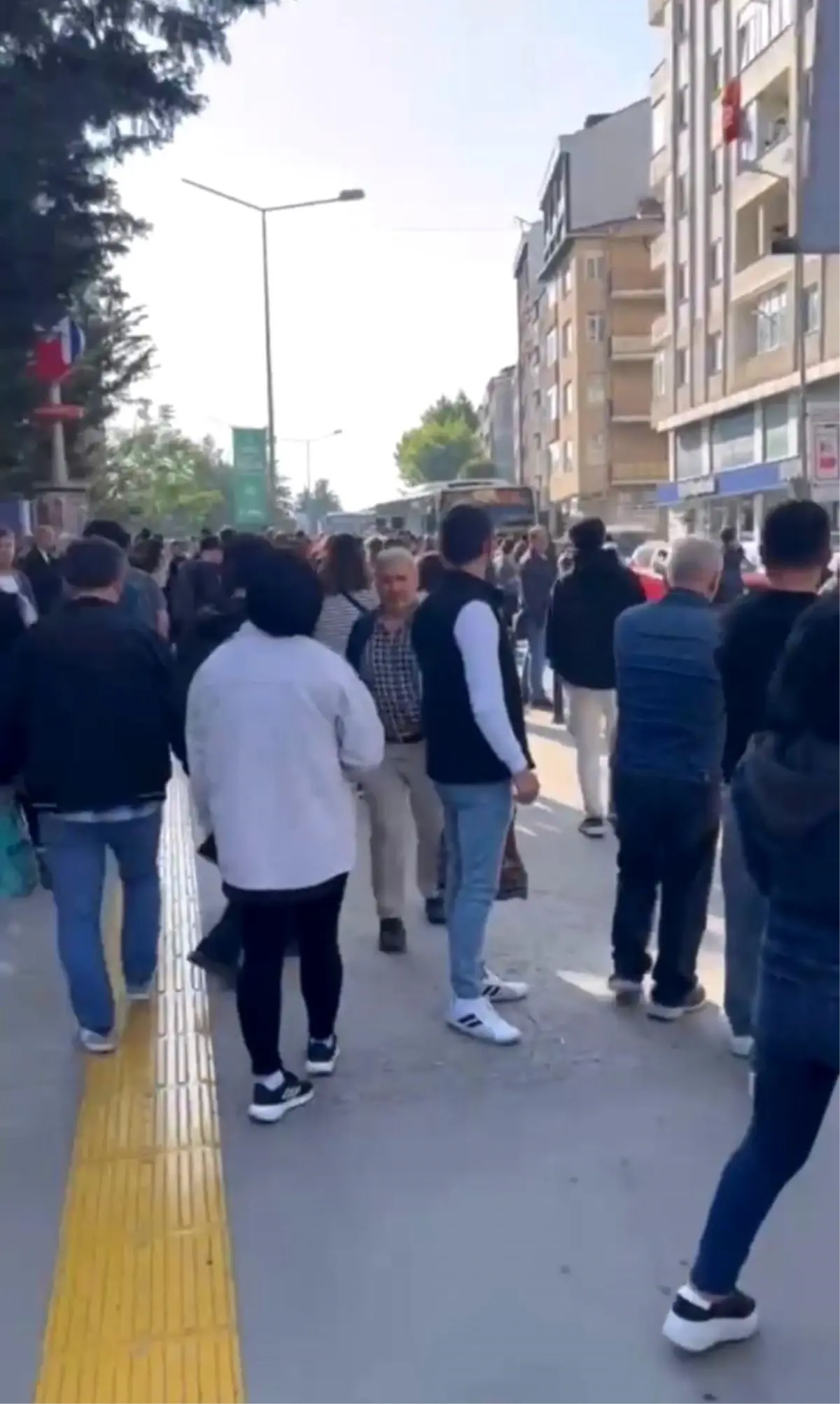 Çekmeköy-Üsküdar metrosundaki teknik arıza nedeniyle vatandaş isyan etti