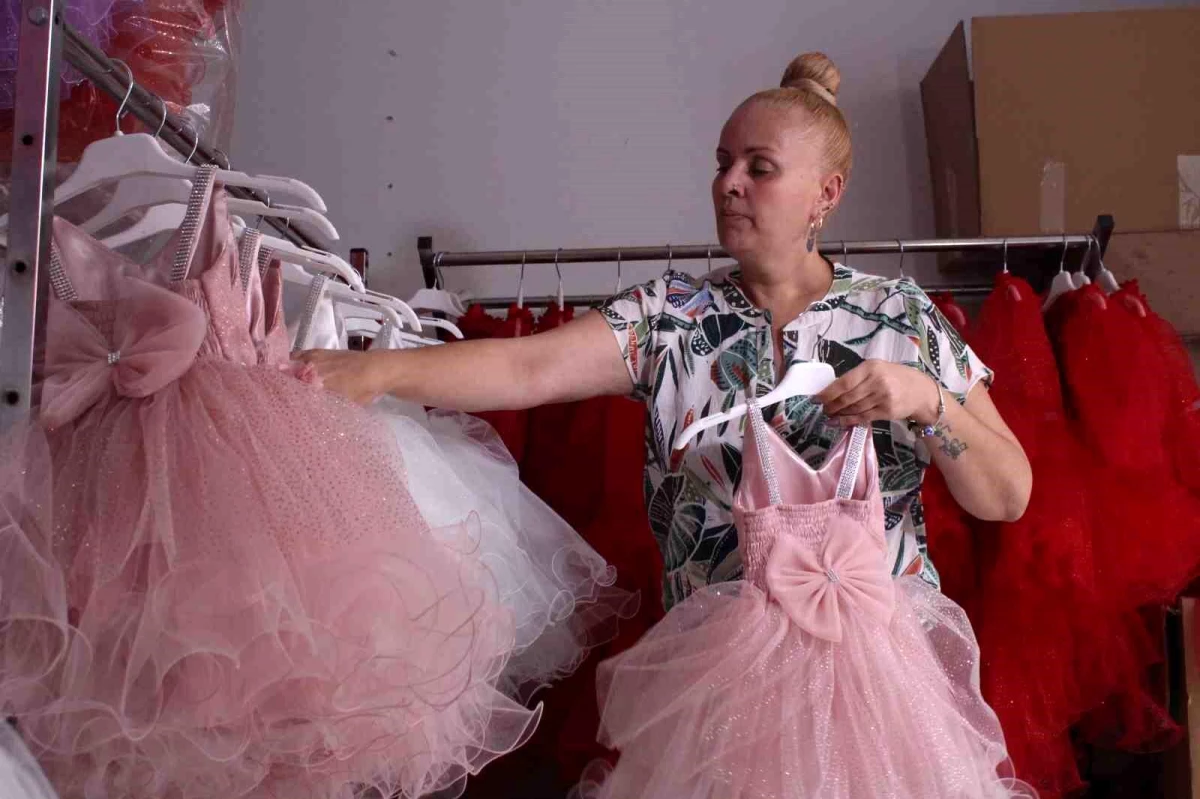 Kadın girişimci Hülya Bişirici, sadece çocuklara özel abiye elbiseler üretiyor