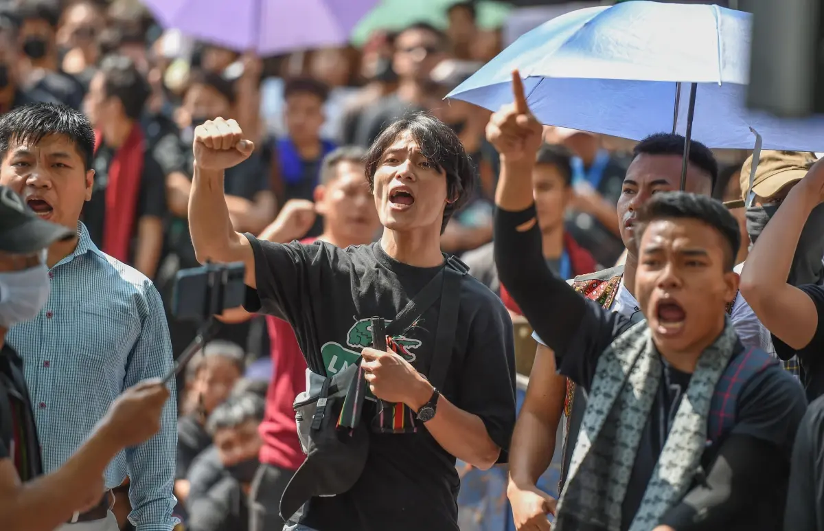 Hindistan\'da Halk Manipur\'daki Şiddeti Protesto Etmek İçin Sokaklara Döküldü