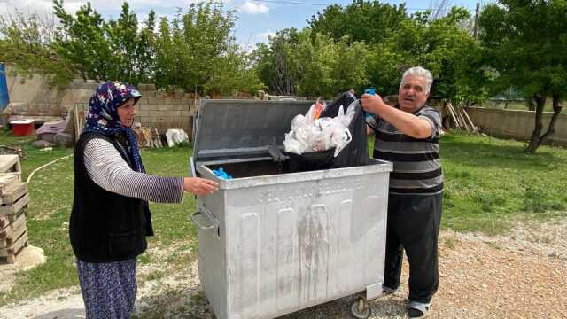 İçinde 400 bin lira olan parayı çöpe attılar bakın sonra nerede bulundu İçinde 400 bin lira olan parayı çöpe attılar bakın sonra nerede bulundu