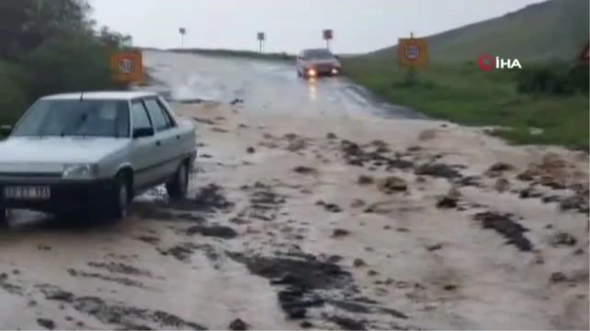Sağanak Yağış Trafikte Aksamalara Neden Oldu