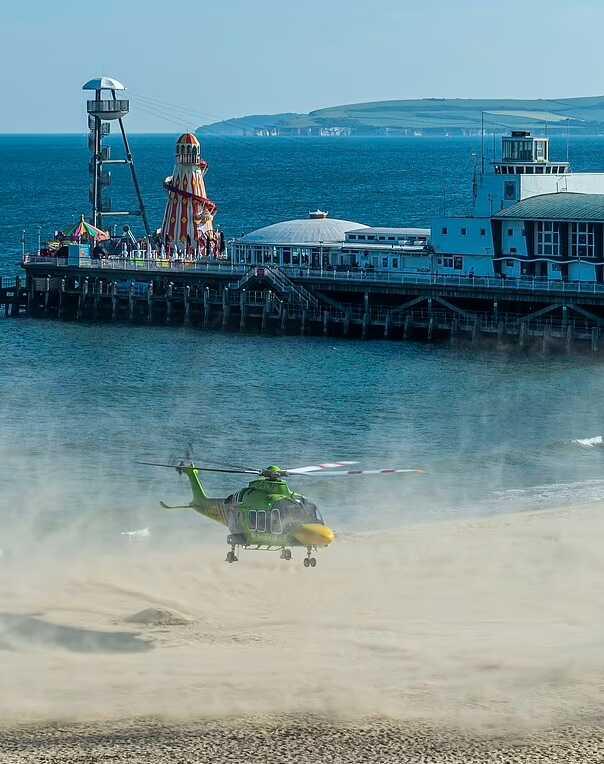 Vicdanlar susmuş! Boğulan çocukları kurtarmaya çalışan doktoru kayda alıp dalga geçtiler