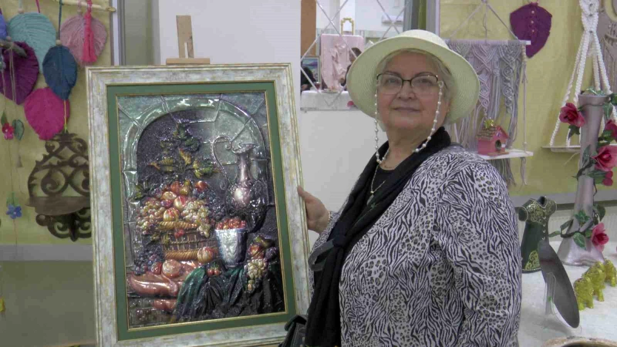 72 yaşındaki emekli resim öğretmeni sanat sevgisini canlı tutuyor