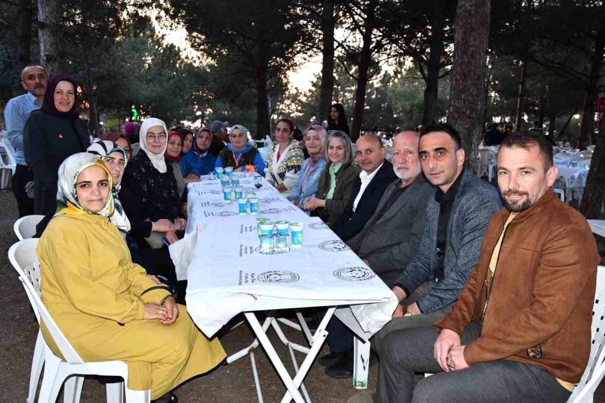 AK Parti Altınova İlçe Teşkilatları Piknikte Buluştu