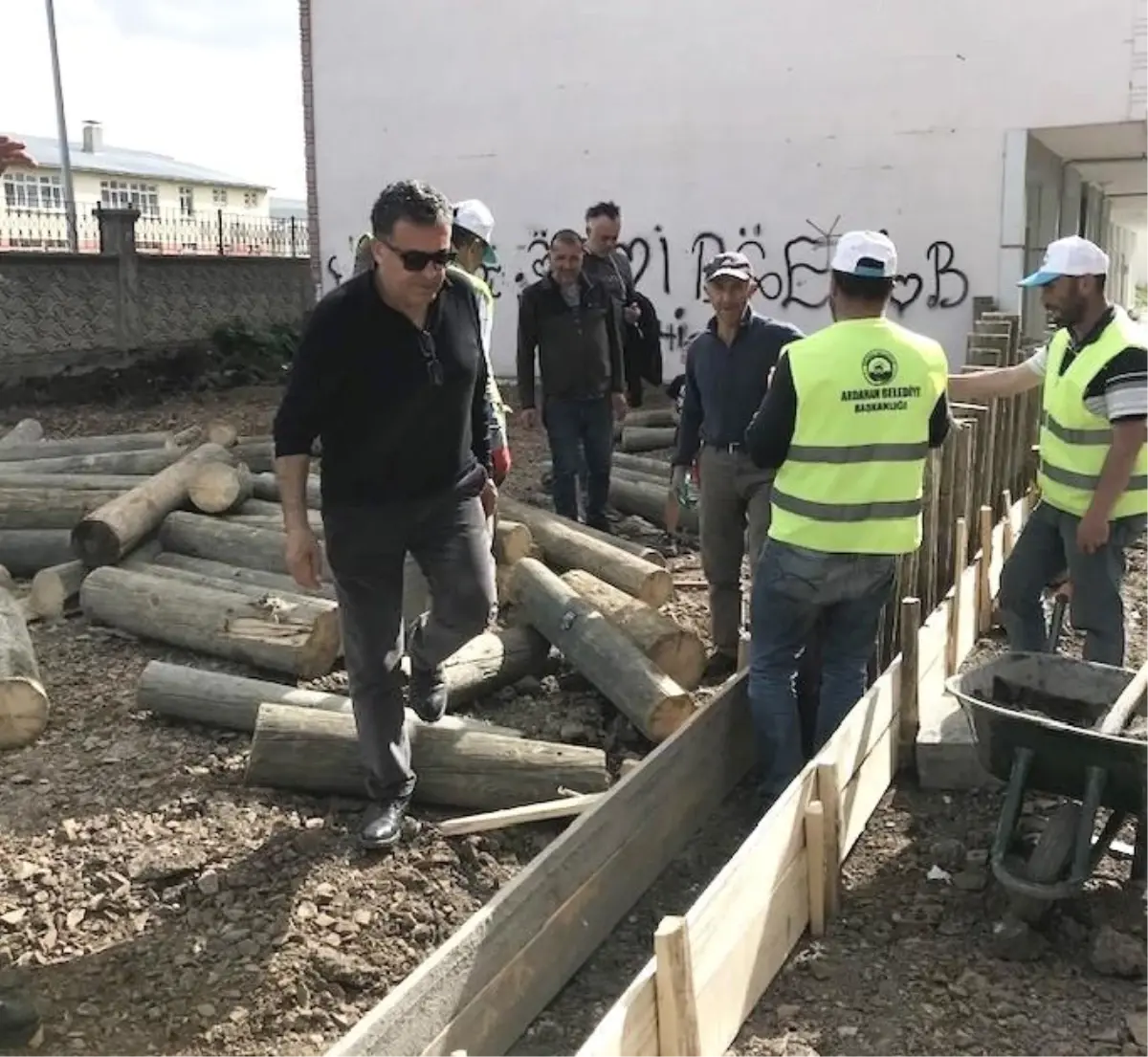 Ardahan Belediyesi, Kenti Daha Güzel Hale Getirmek İçin Çalışmalarını Sürdürüyor