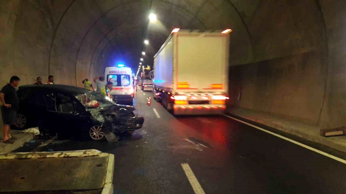 Ayvacık\'ta Tünelde Trafik Kazası: 1 Ölü, 4 Ağır Yaralı
